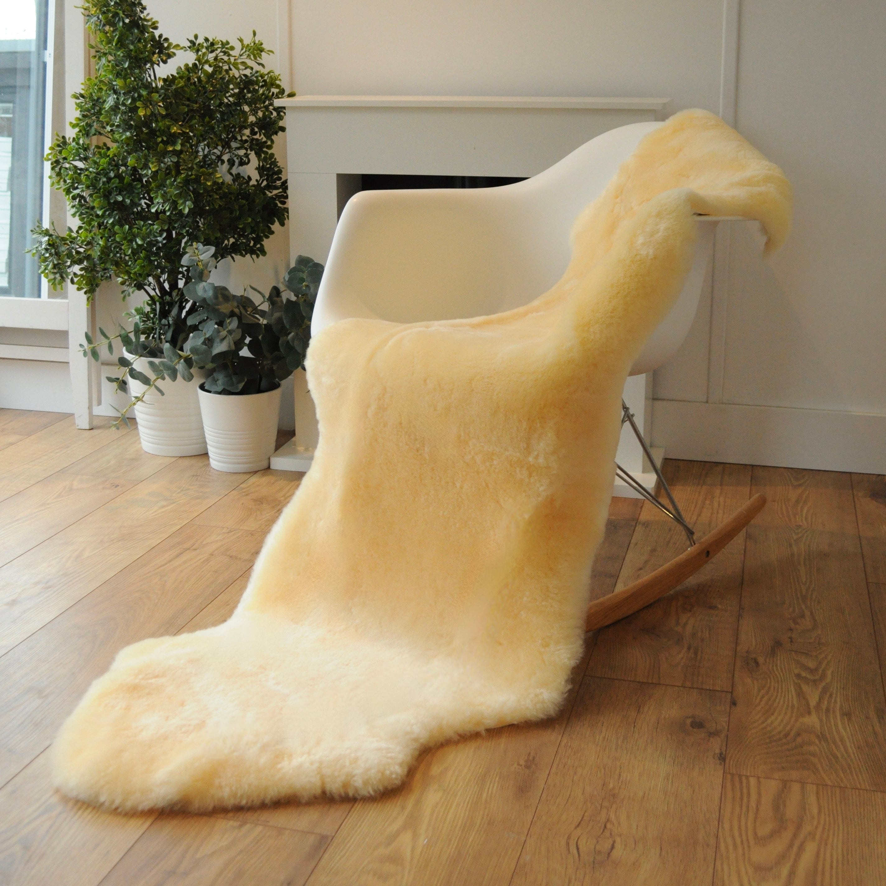 Genuine "Baby Safe" Sheepskin Shearling Cot Blanket Rug for Babies and Infants
